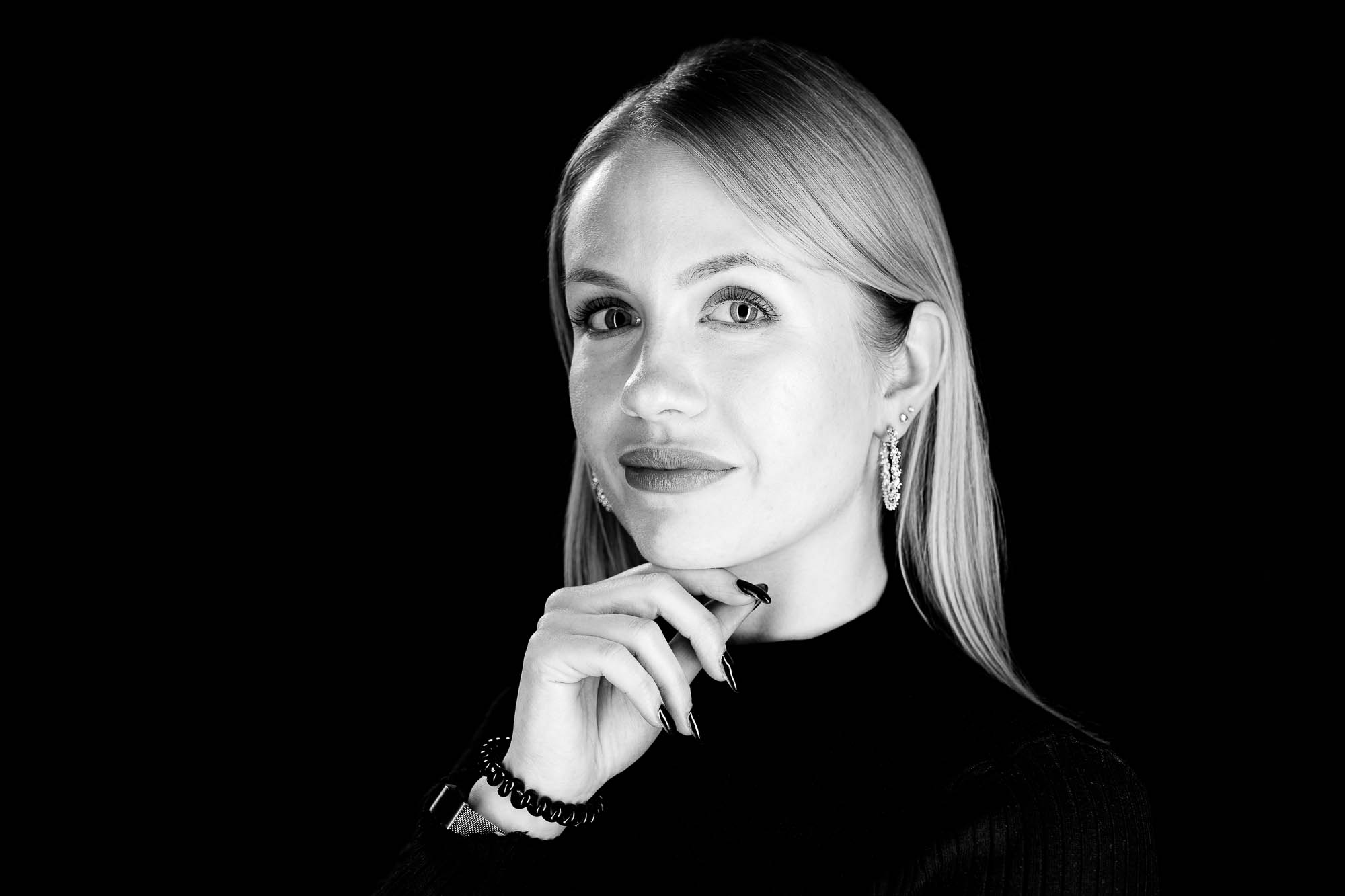 Export x3 Headshot  06637 Dez 01 2019 Bearbeitet Headshots 2019  Miro Nicole Nadine